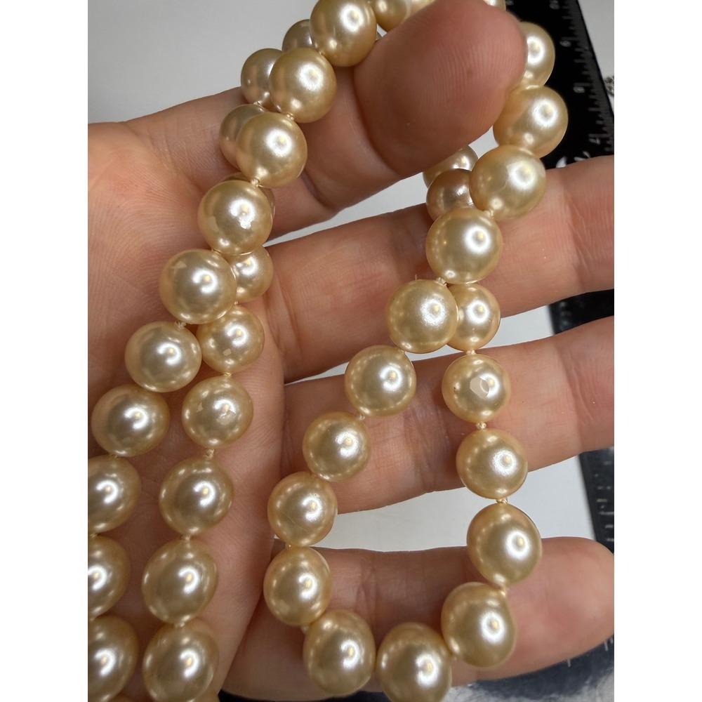 Cream Faux Pearl Necklace Gold Tone Interlocking Heart Toggle Clasp 17 Inch